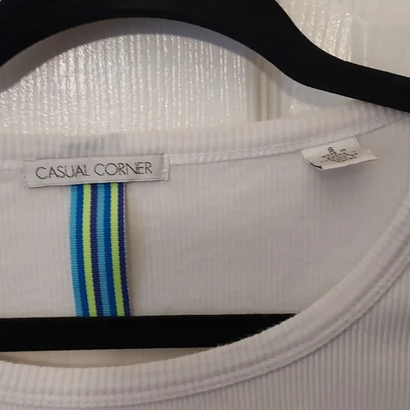 Casual corner beaded top - Picture 2 of 3